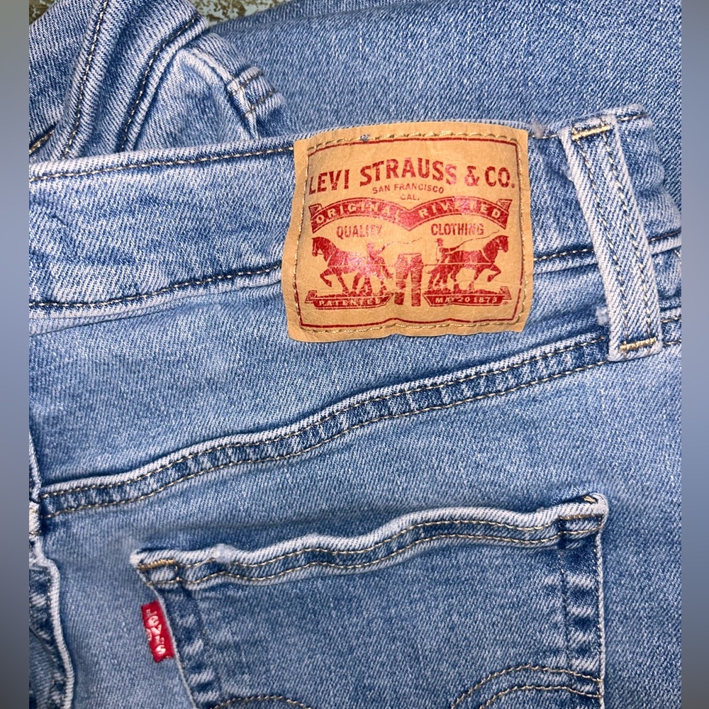 Levi’s High Waisted Mom Jeans